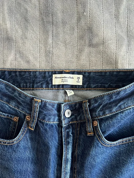 Abercrombie - High Rise Loose Curve Love Jeans - Dark Blue Wash - Picture 2 of 4